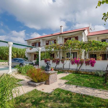 Apartments Helena Lopar Exterior photo