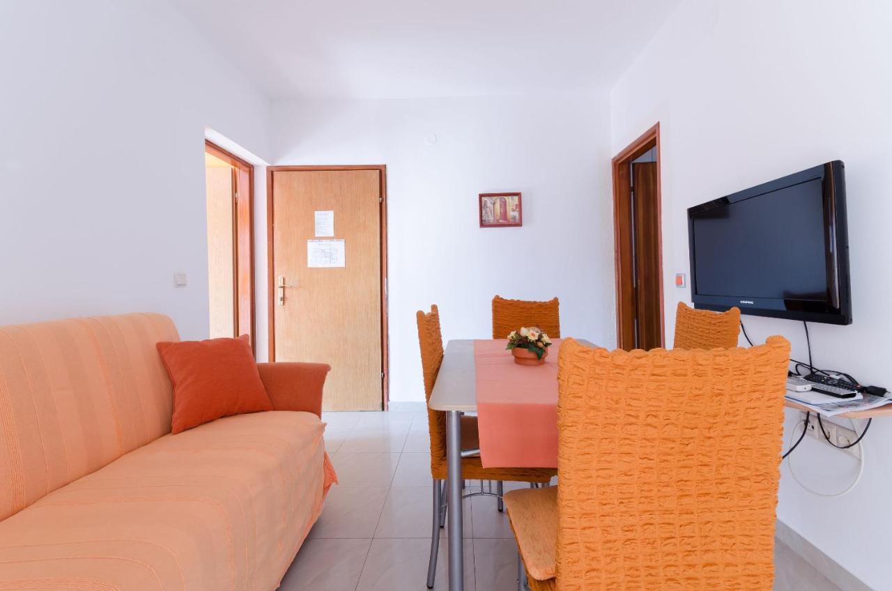Apartments Helena Lopar Exterior photo