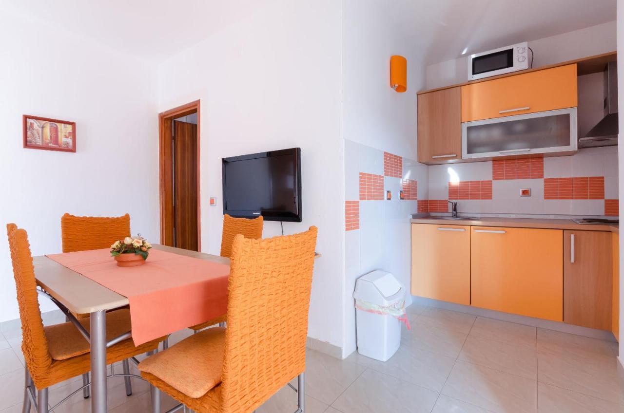 Apartments Helena Lopar Exterior photo