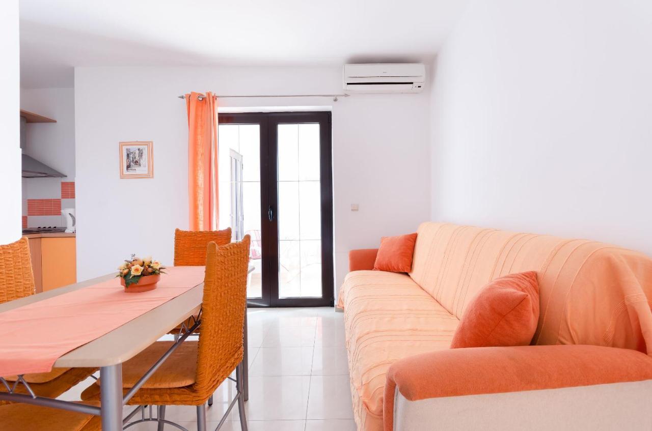 Apartments Helena Lopar Exterior photo