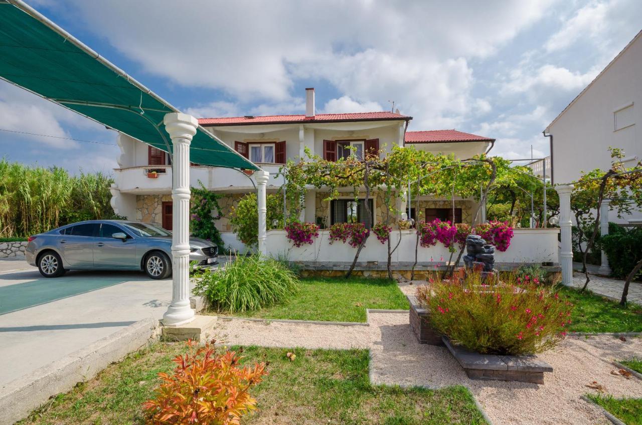 Apartments Helena Lopar Exterior photo