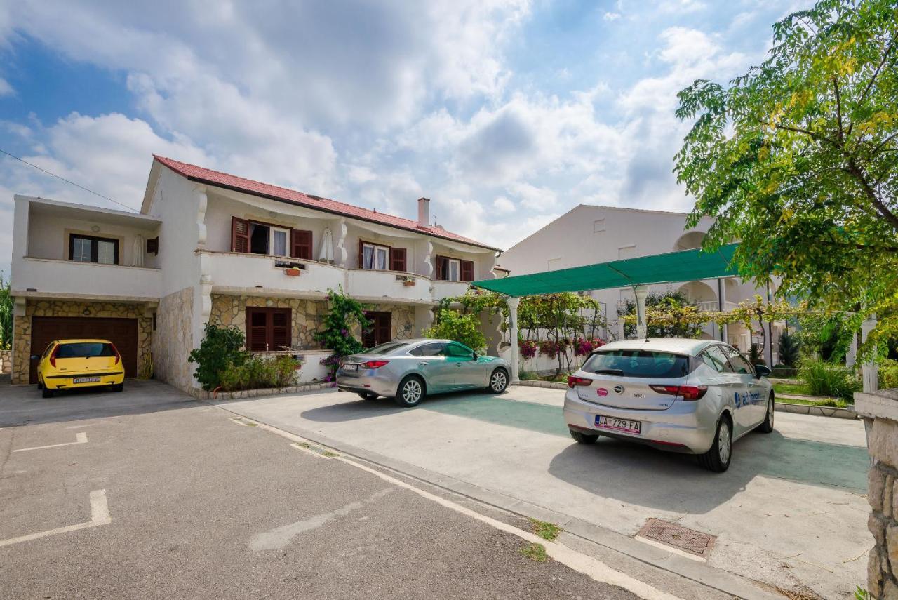 Apartments Helena Lopar Exterior photo