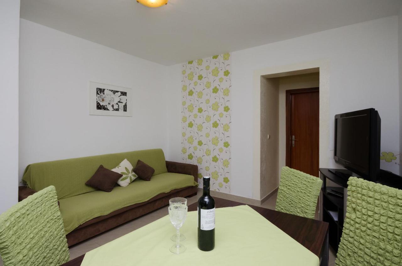 Apartments Helena Lopar Exterior photo