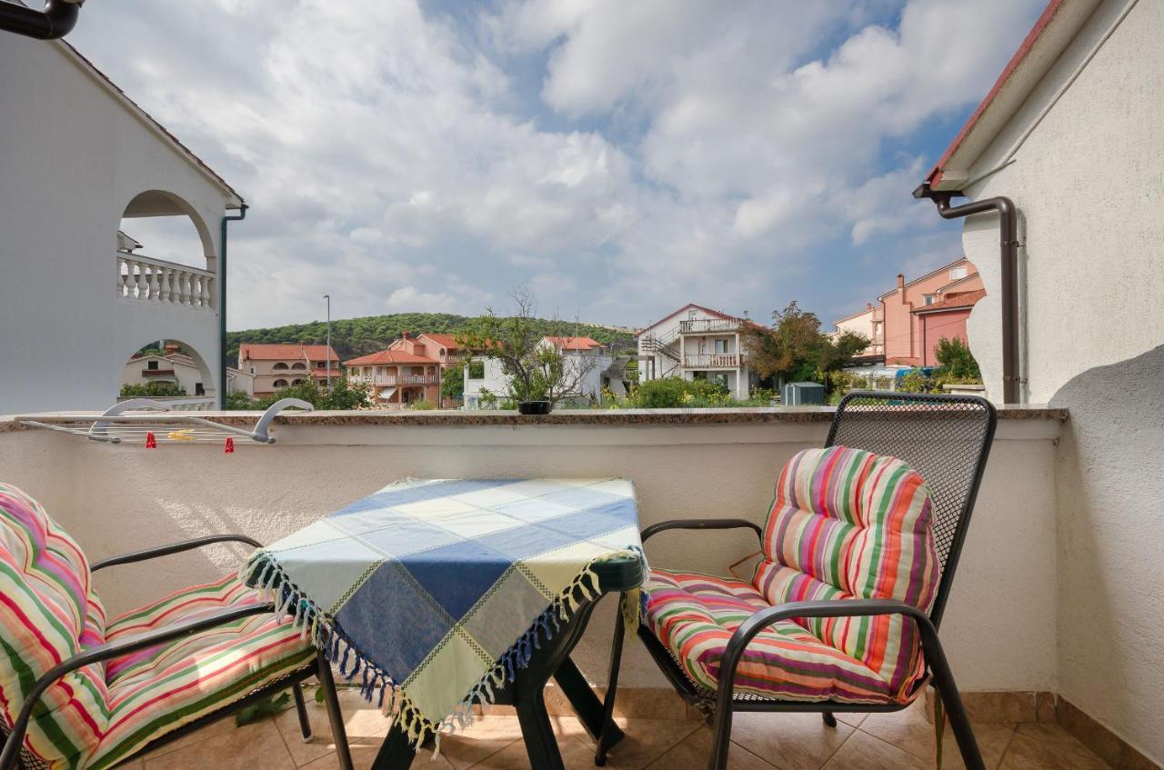 Apartments Helena Lopar Exterior photo