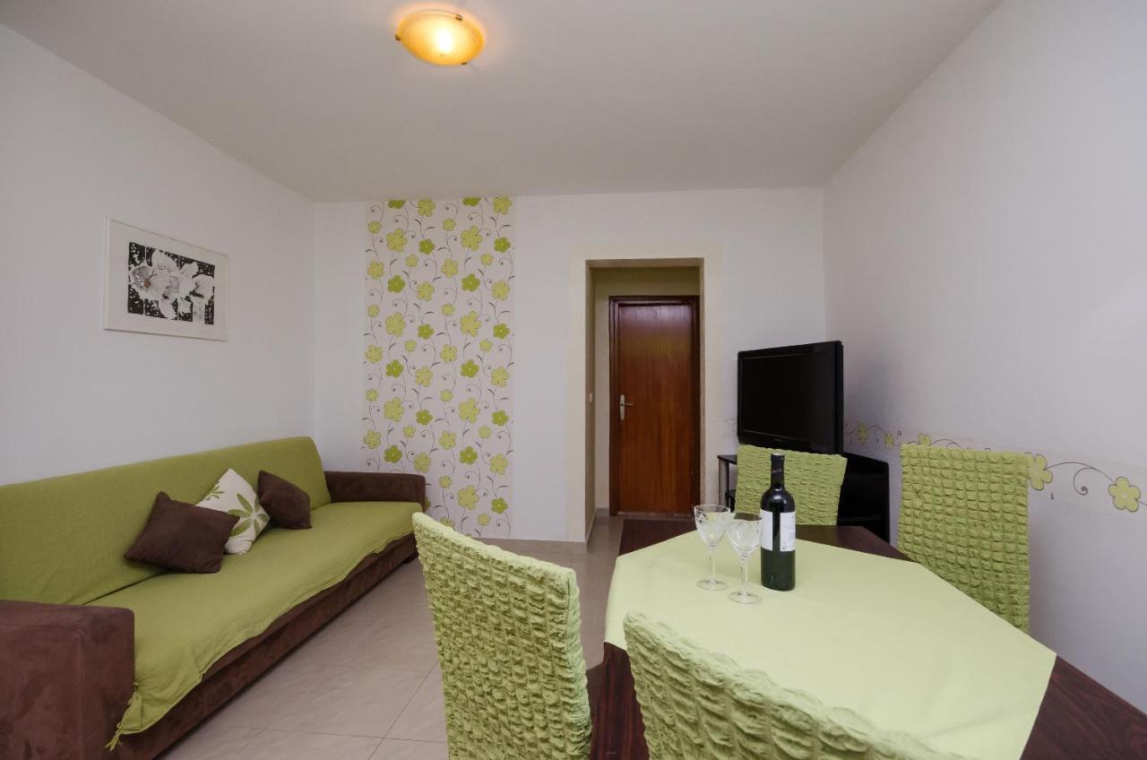 Apartments Helena Lopar Exterior photo