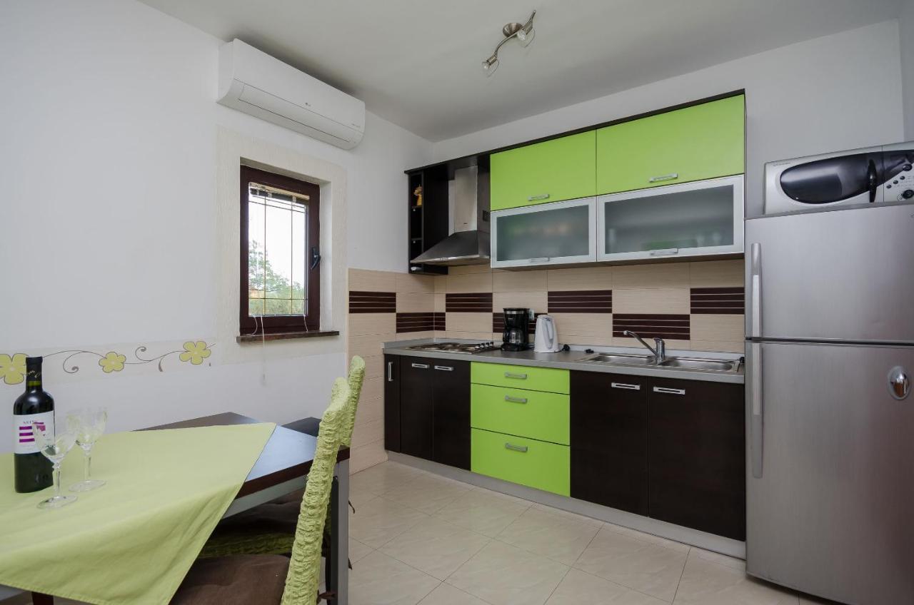 Apartments Helena Lopar Exterior photo