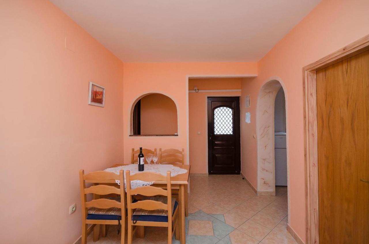 Apartments Helena Lopar Exterior photo