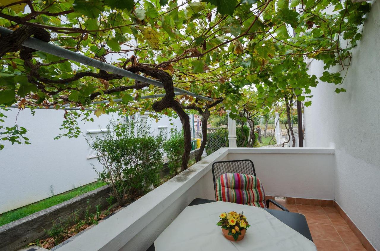 Apartments Helena Lopar Exterior photo