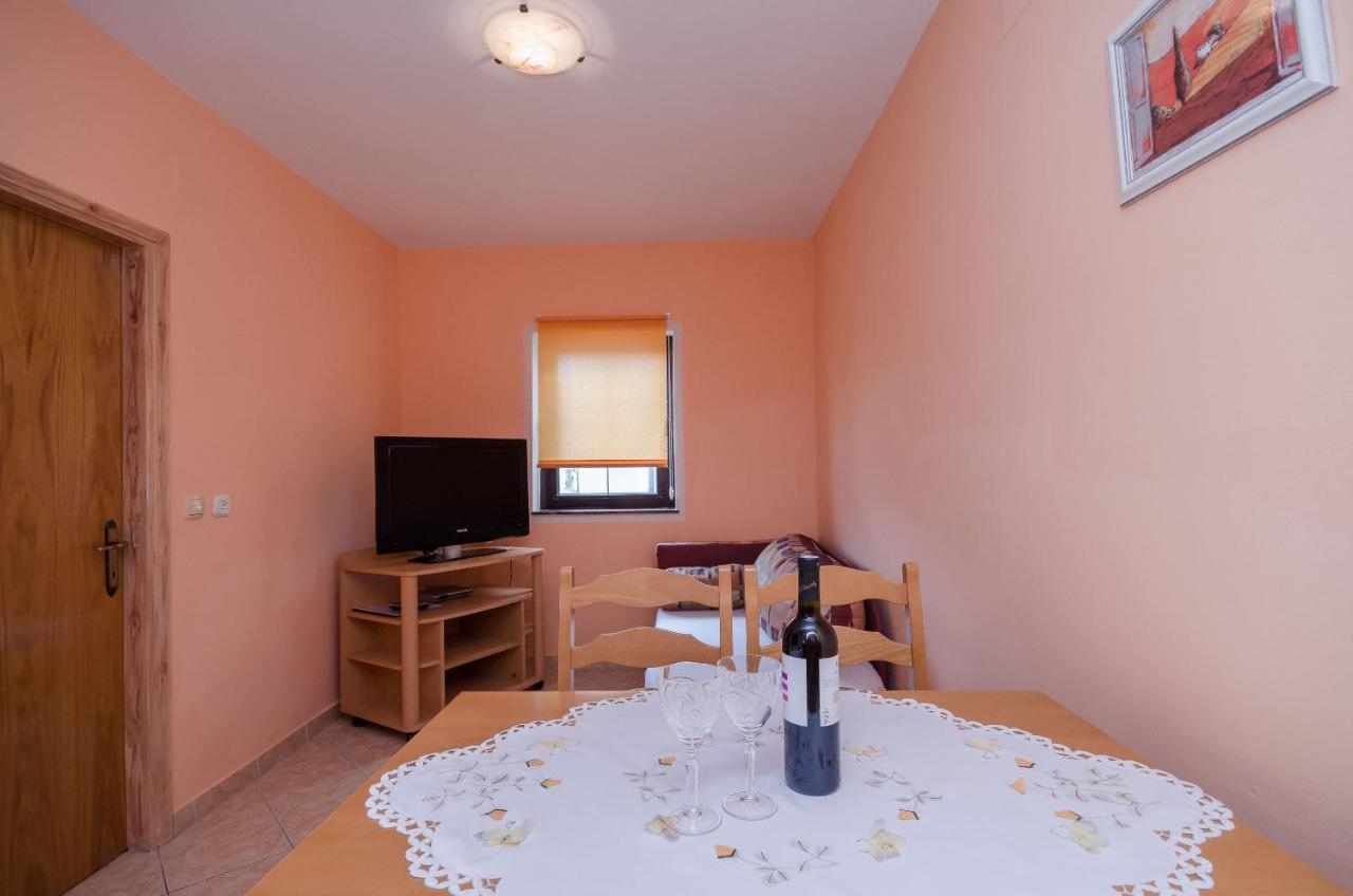 Apartments Helena Lopar Exterior photo