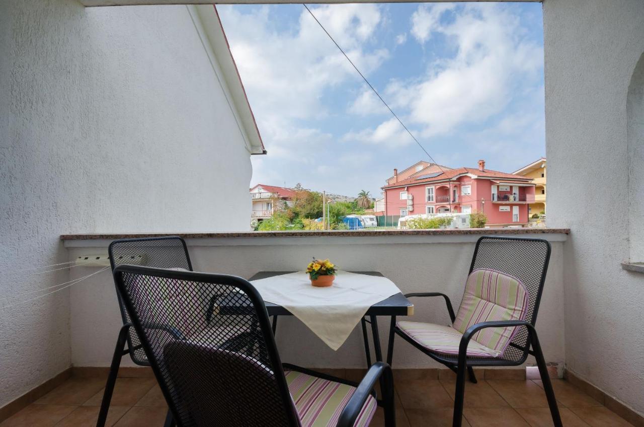 Apartments Helena Lopar Exterior photo