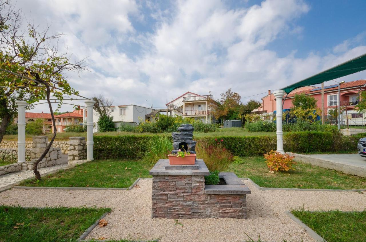 Apartments Helena Lopar Exterior photo
