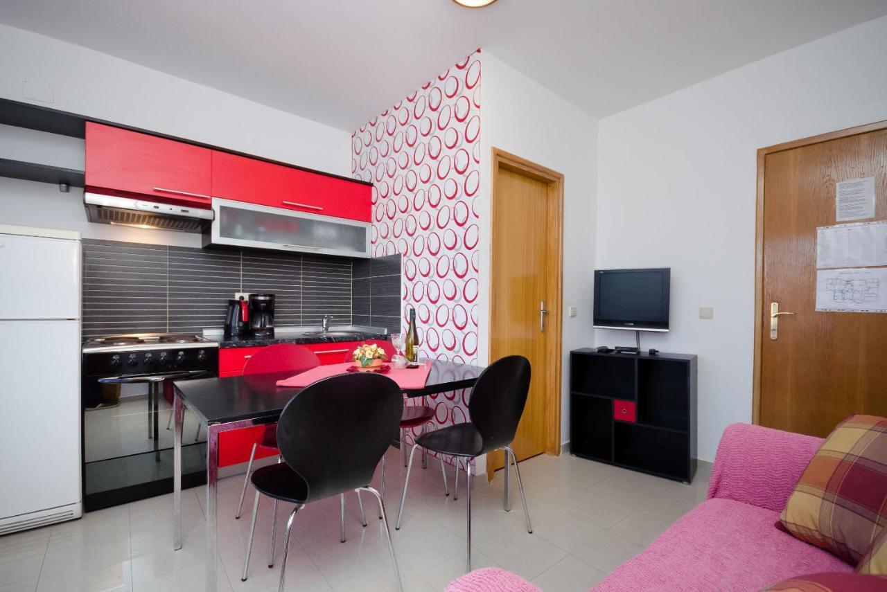 Apartments Helena Lopar Exterior photo