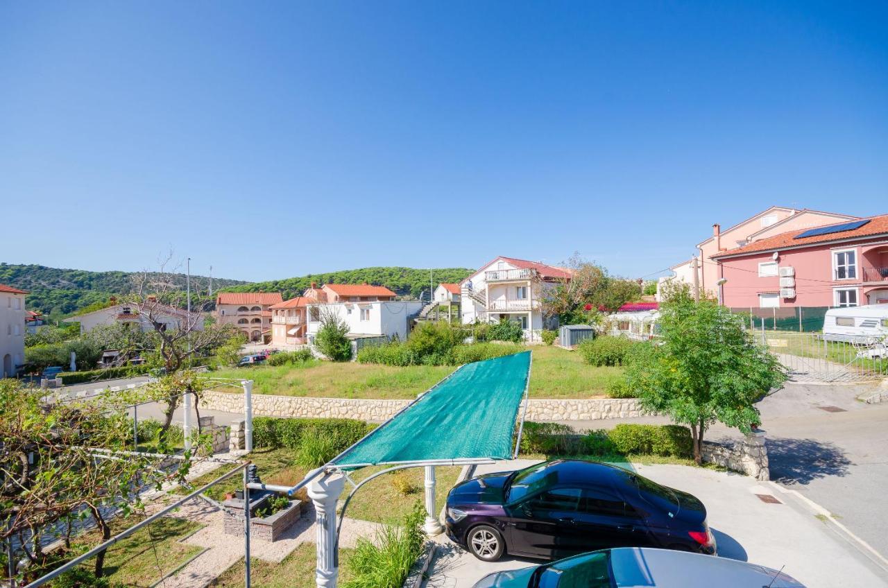 Apartments Helena Lopar Exterior photo