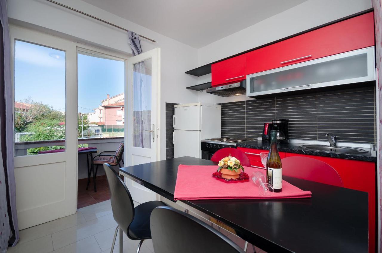 Apartments Helena Lopar Exterior photo