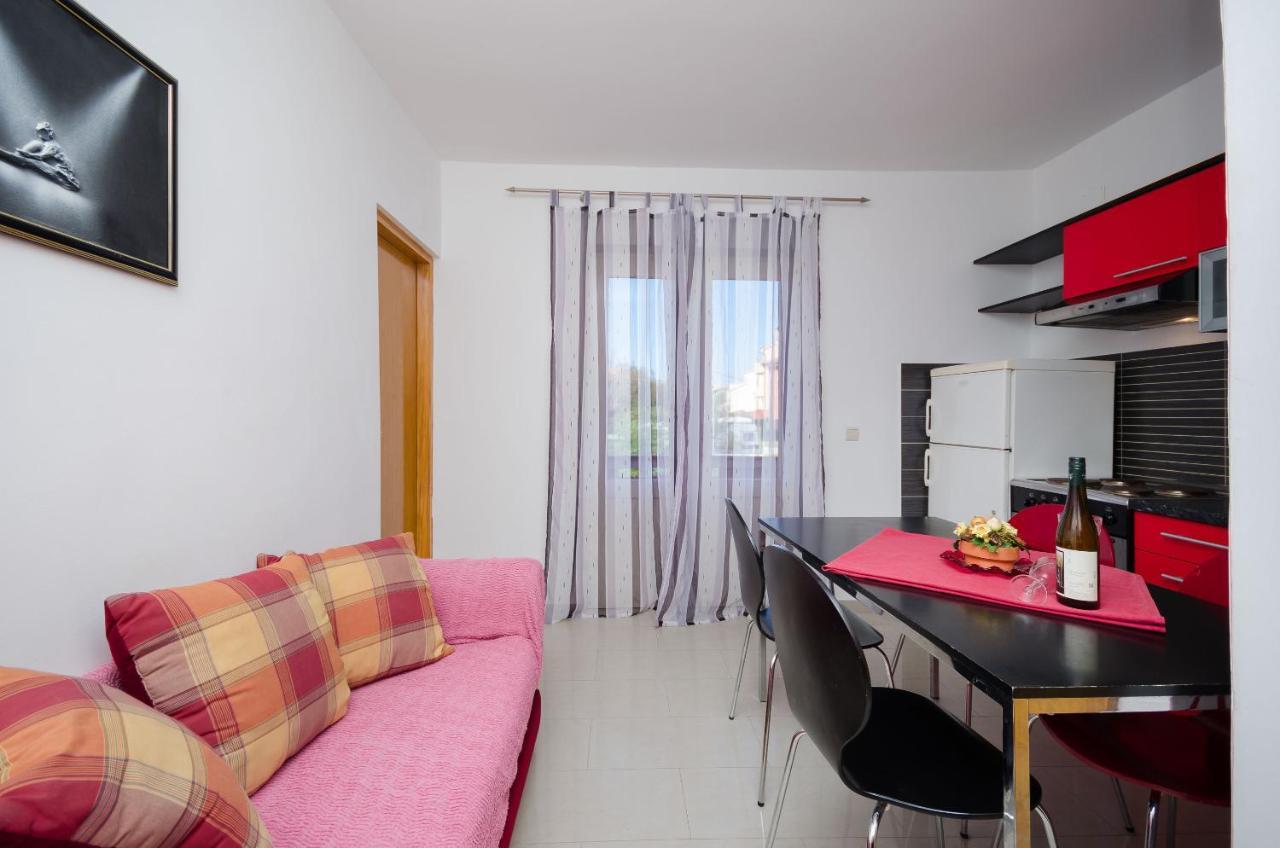 Apartments Helena Lopar Exterior photo