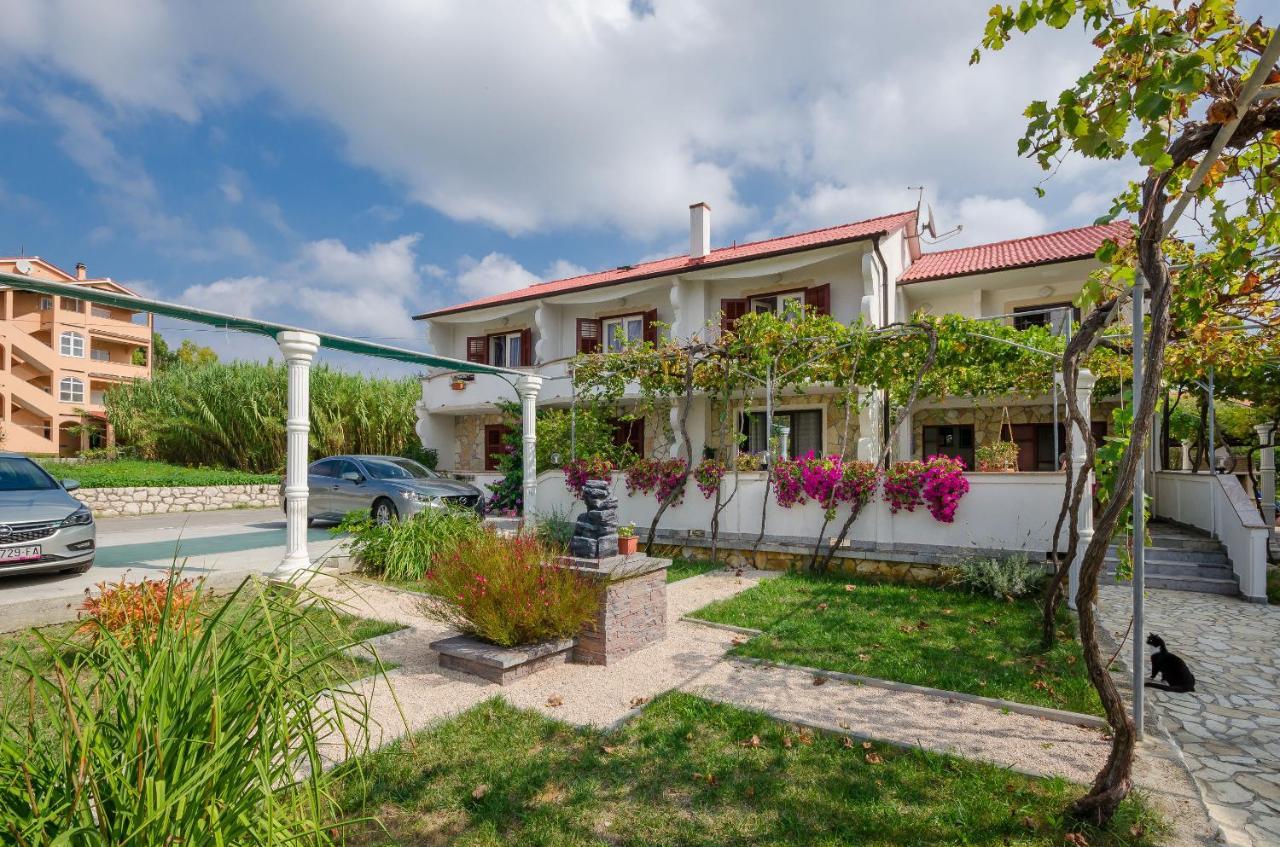 Apartments Helena Lopar Exterior photo